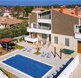 6 bedroom villa with pool near Pula, sleeps 12